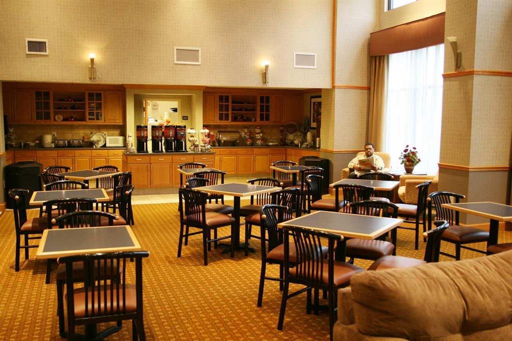 Hampton Inn & Suites Columbus Гілліард Ресторан фото
