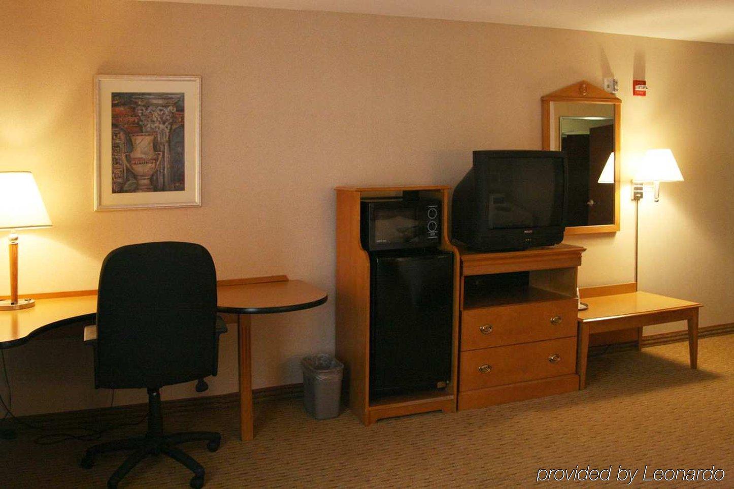 Hampton Inn & Suites Columbus Гілліард Номер фото